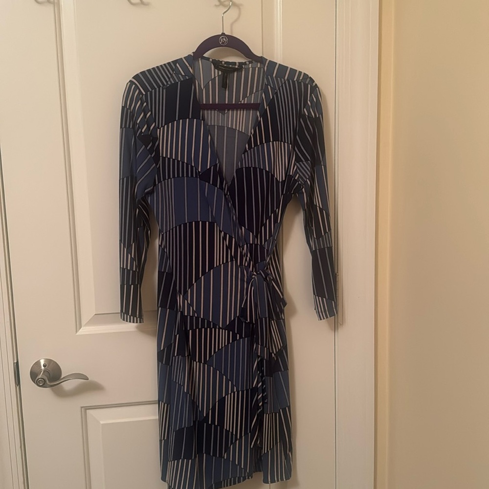 BCBG wrap dress, great condition. Size Large.